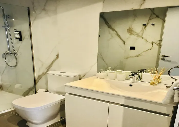 Апартаменты Near Sao Bento Train Station Порту